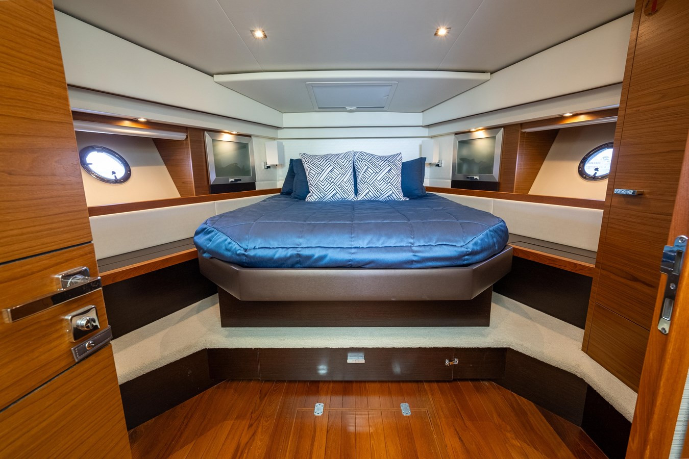 https://arconyachts.ams3.digitaloceanspaces.com/150872/conversions/large_4287504-optimize.jpg