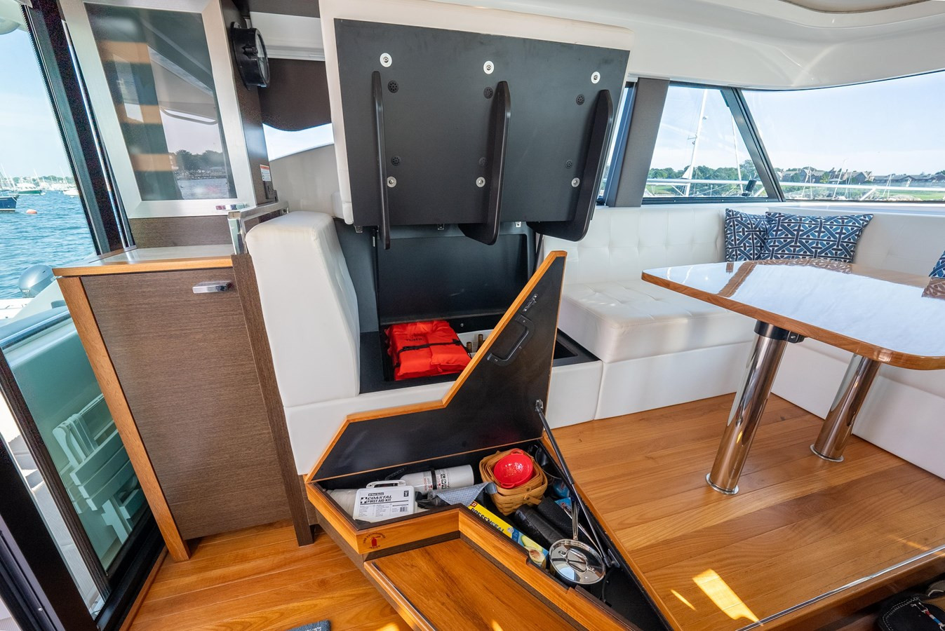 https://arconyachts.ams3.digitaloceanspaces.com/150980/conversions/large_4287544-optimize.jpg