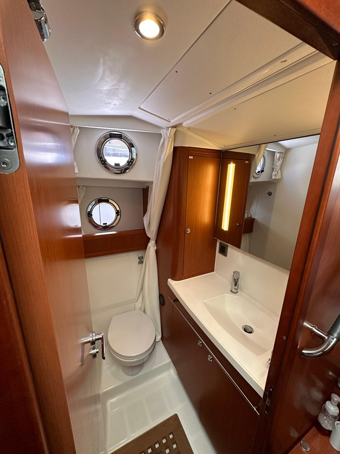 https://arconyachts.ams3.digitaloceanspaces.com/151006/conversions/large_4372910-optimize.jpg