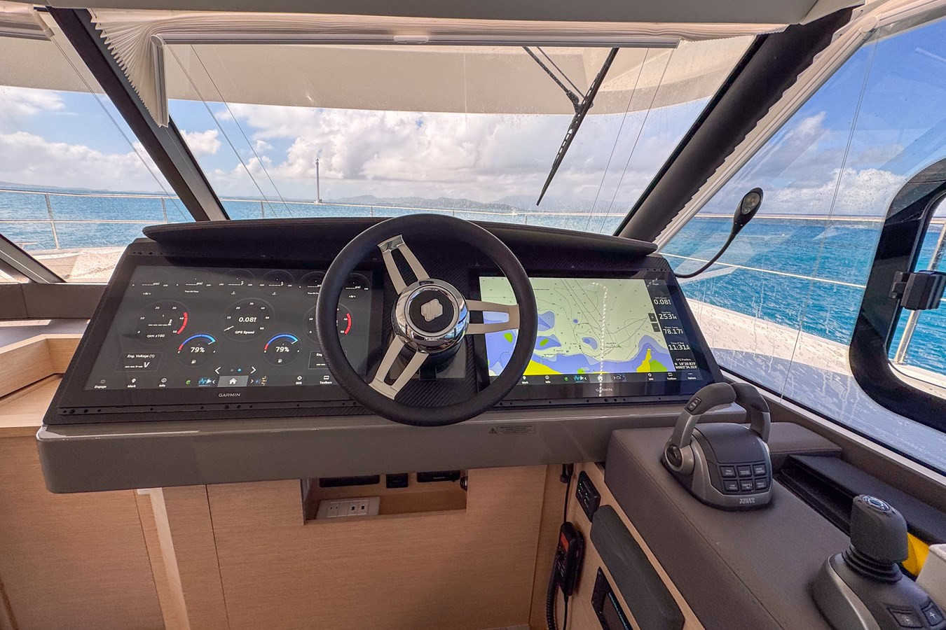 https://arconyachts.ams3.digitaloceanspaces.com/151162/conversions/large_4544189-optimize.jpg