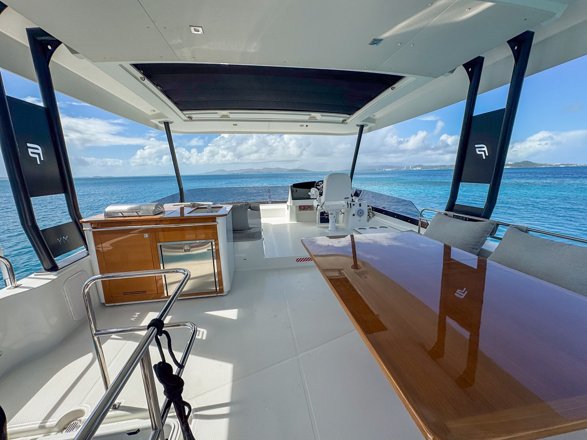 https://arconyachts.ams3.digitaloceanspaces.com/151179/conversions/large_4544195-optimize.jpg