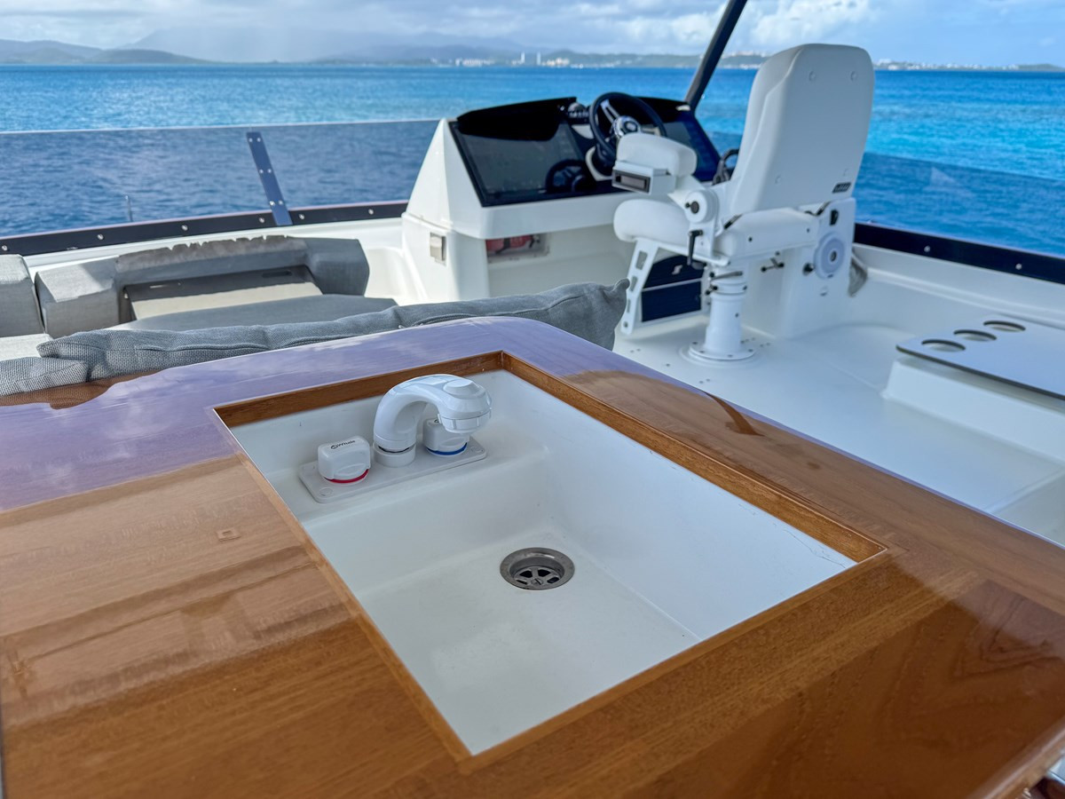 https://arconyachts.ams3.digitaloceanspaces.com/151185/conversions/large_4544197-optimize.jpg