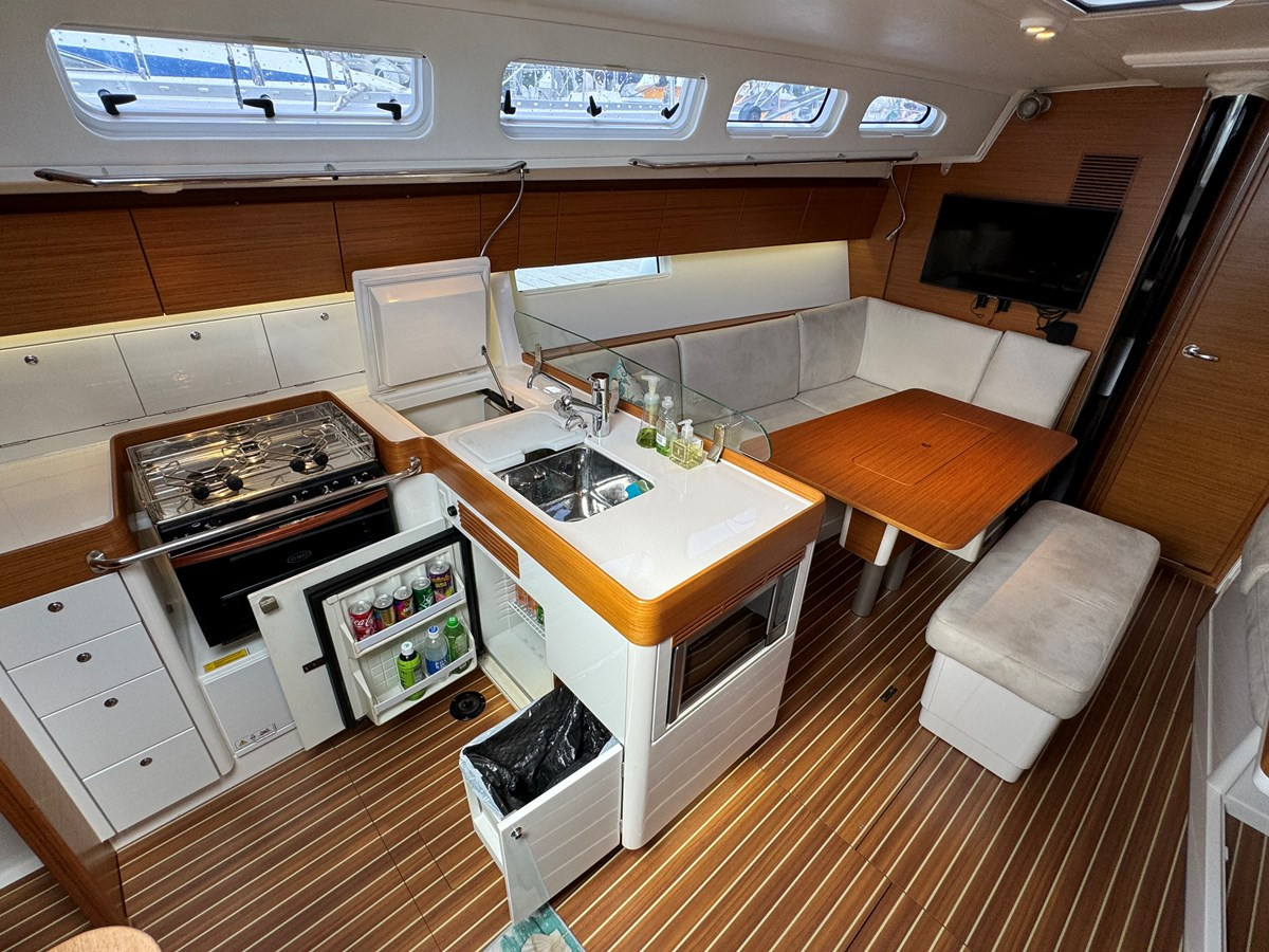 https://arconyachts.ams3.digitaloceanspaces.com/151408/conversions/large_4640988-optimize.jpg