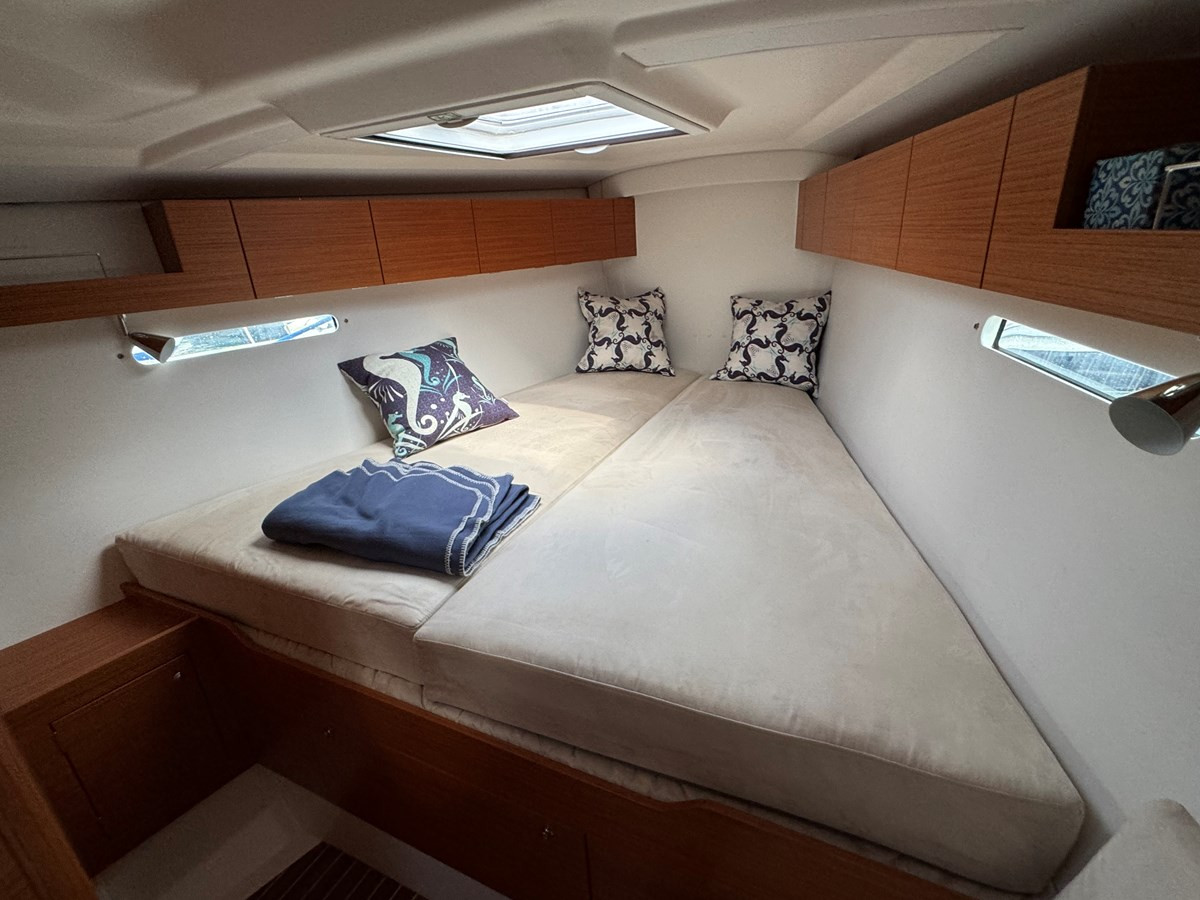 https://arconyachts.ams3.digitaloceanspaces.com/151425/conversions/large_4641017-optimize.jpg