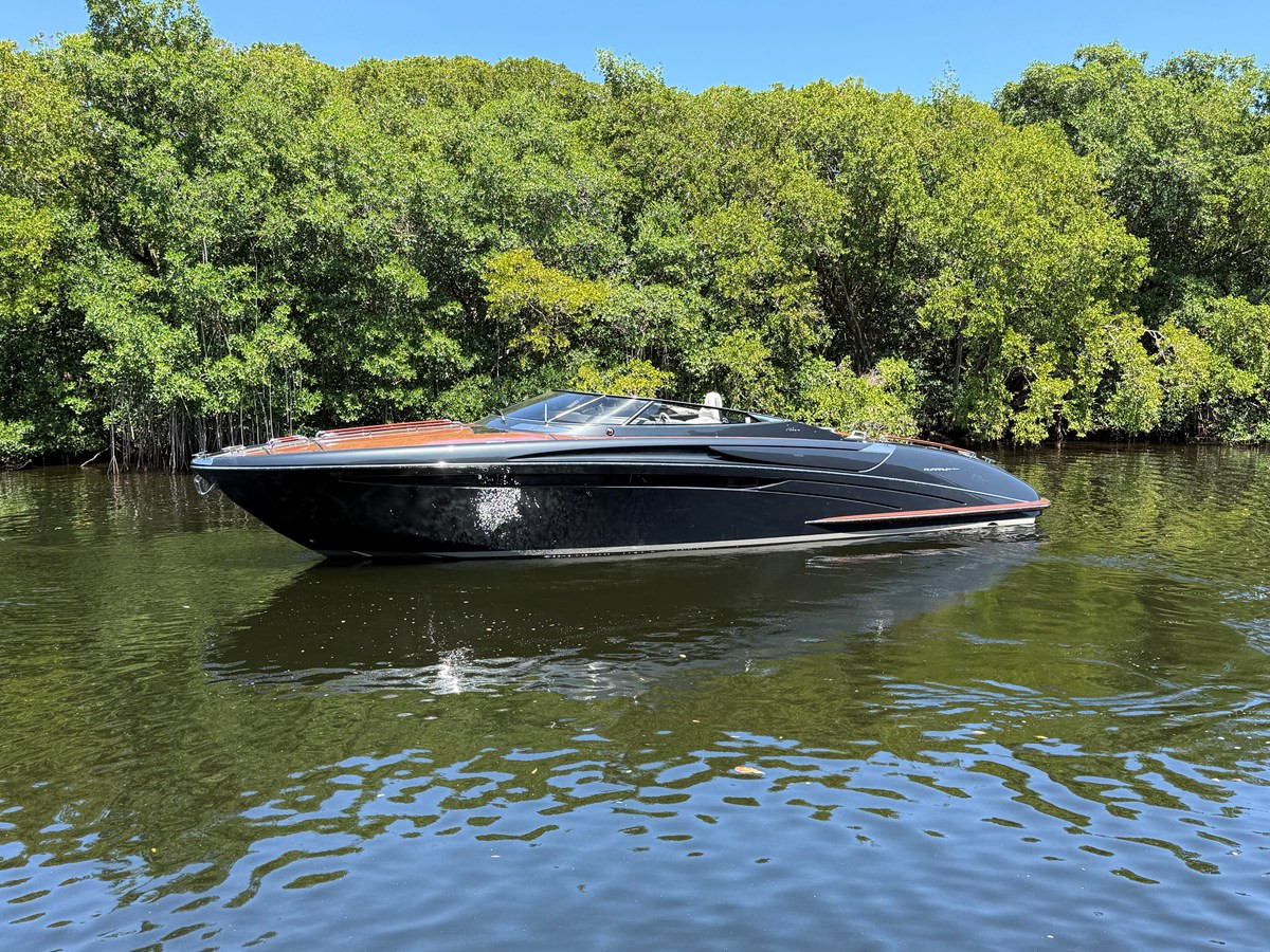 https://arconyachts.ams3.digitaloceanspaces.com/151509/conversions/large_4673906-optimize.jpg