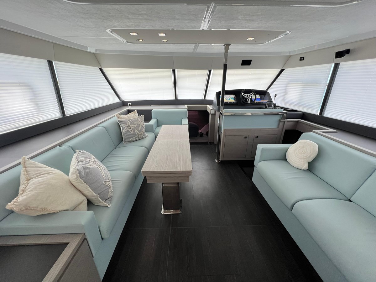 https://arconyachts.ams3.digitaloceanspaces.com/151610/conversions/large_4711369-optimize.jpg