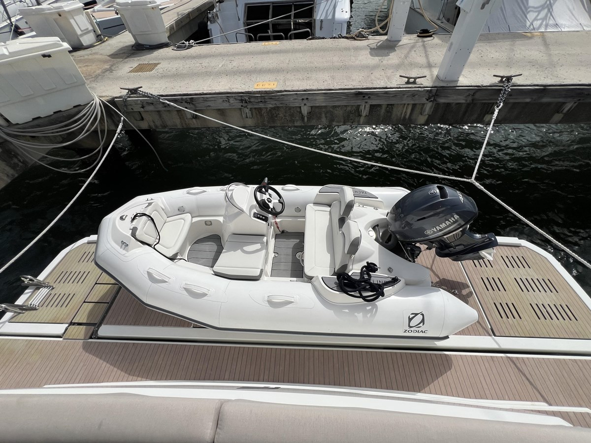 https://arconyachts.ams3.digitaloceanspaces.com/151656/conversions/large_4711387-optimize.jpg