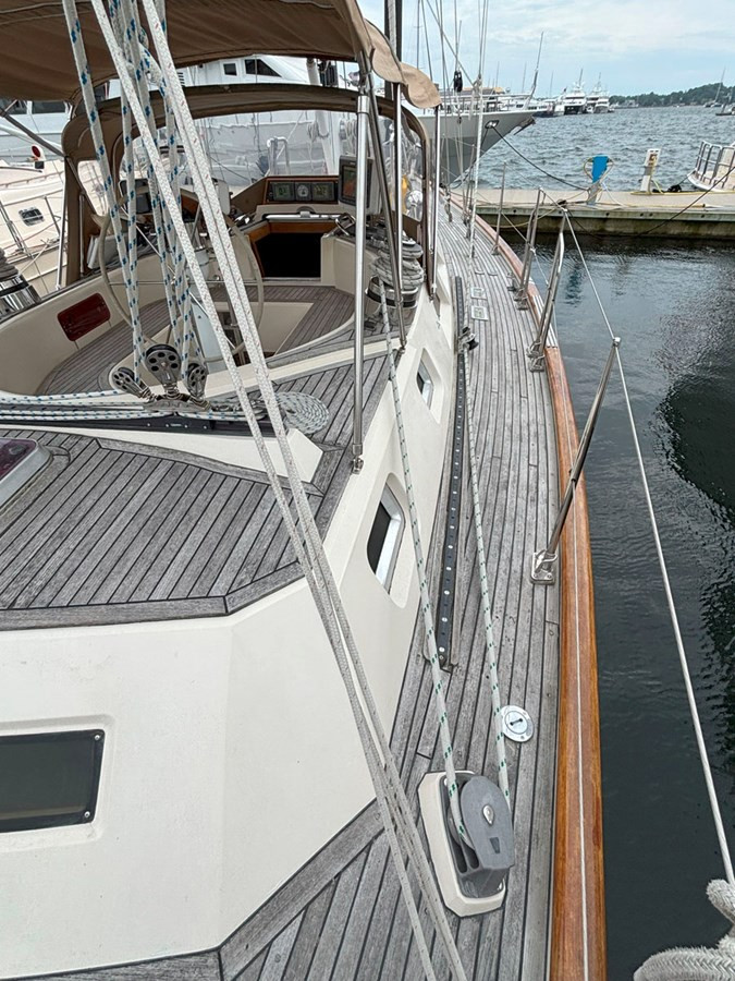 https://arconyachts.ams3.digitaloceanspaces.com/151681/conversions/large_4727924-optimize.jpg
