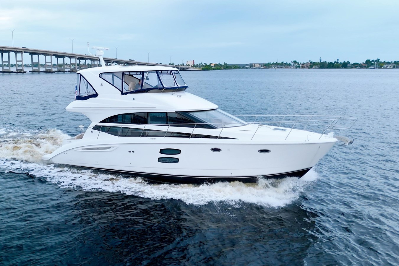 https://arconyachts.ams3.digitaloceanspaces.com/151884/conversions/large_4859185-optimize.jpg