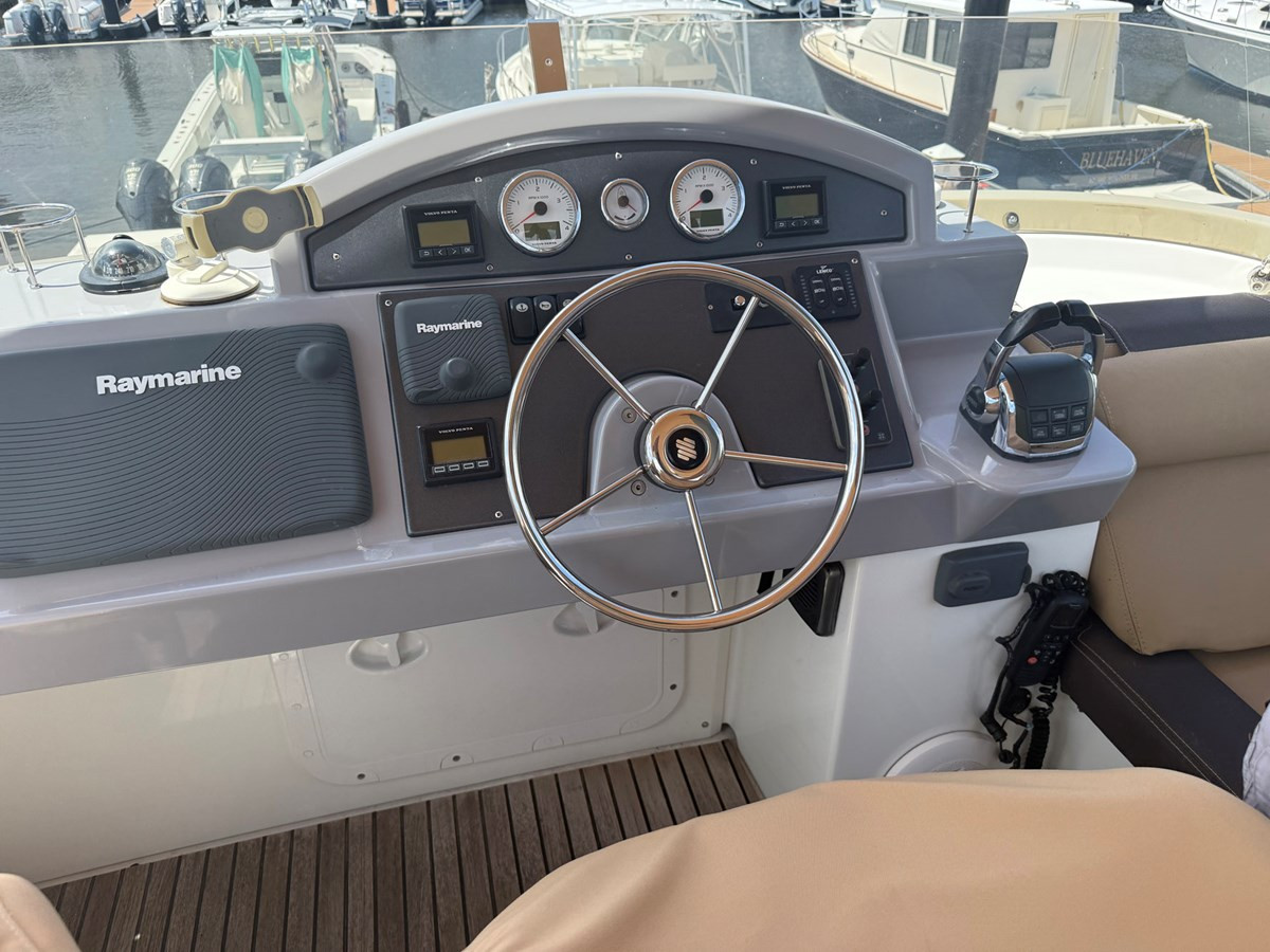 https://arconyachts.ams3.digitaloceanspaces.com/151894/conversions/large_4820771-optimize.jpg