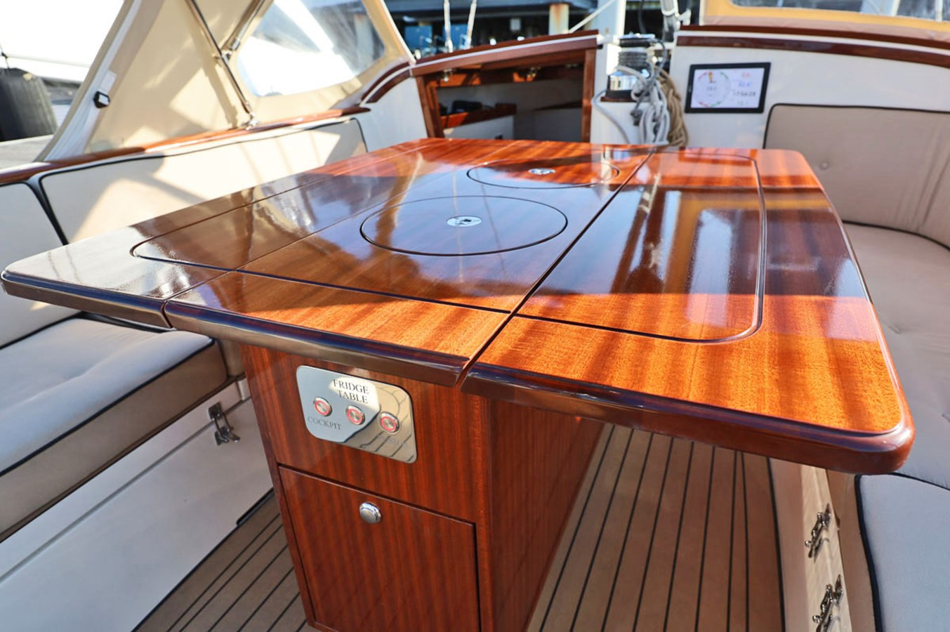 https://arconyachts.ams3.digitaloceanspaces.com/152069/conversions/large_4728603-optimize.jpg