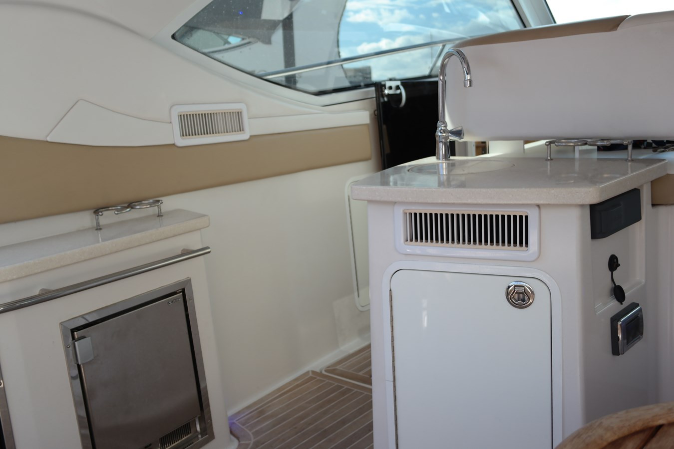 https://arconyachts.ams3.digitaloceanspaces.com/152161/conversions/large_4598406-optimize.jpg