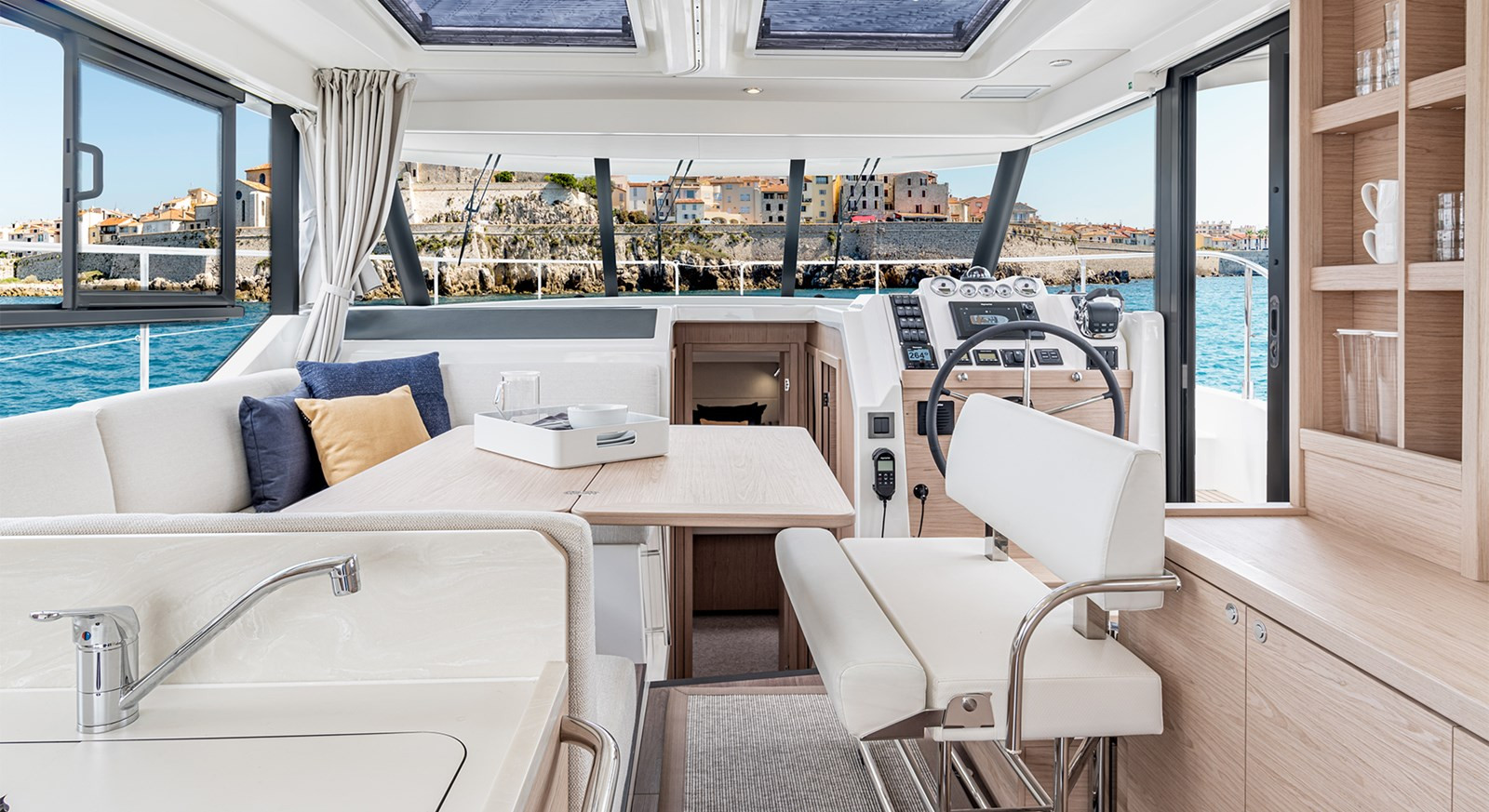 https://arconyachts.ams3.digitaloceanspaces.com/152175/conversions/large_4679915-optimize.jpg