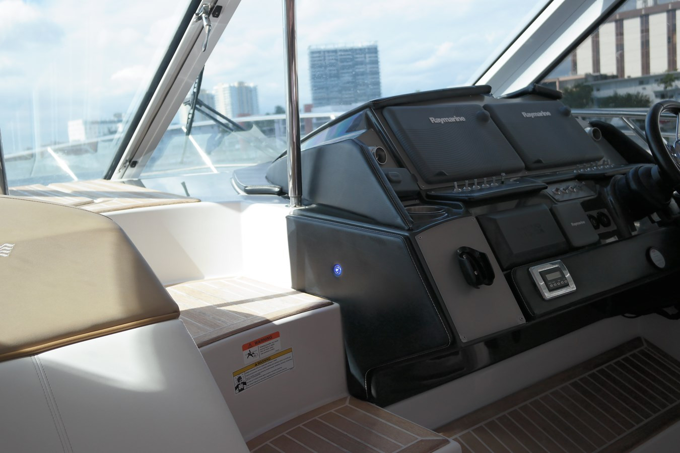 https://arconyachts.ams3.digitaloceanspaces.com/152183/conversions/large_4598403-optimize.jpg