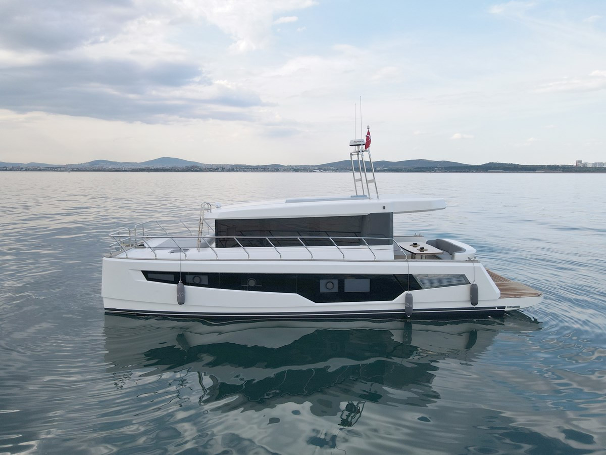 https://arconyachts.ams3.digitaloceanspaces.com/152204/conversions/large_4003001-optimize.jpg
