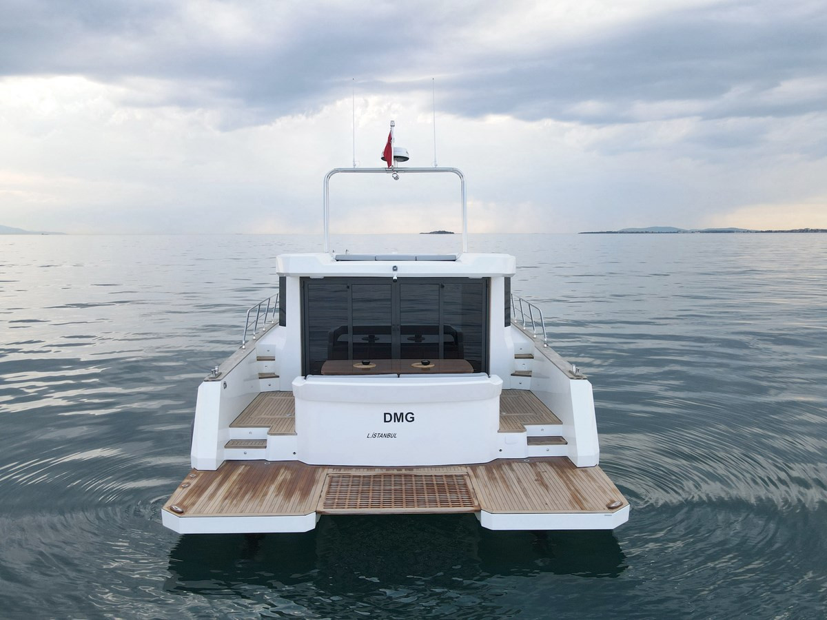 https://arconyachts.ams3.digitaloceanspaces.com/152213/conversions/large_4003004-optimize.jpg
