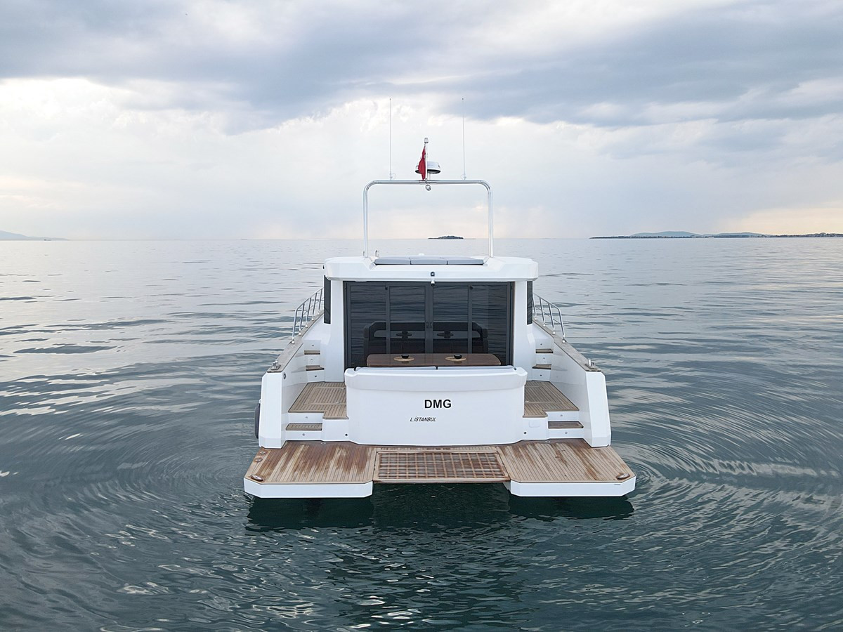 https://arconyachts.ams3.digitaloceanspaces.com/152216/conversions/large_4003005-optimize.jpg