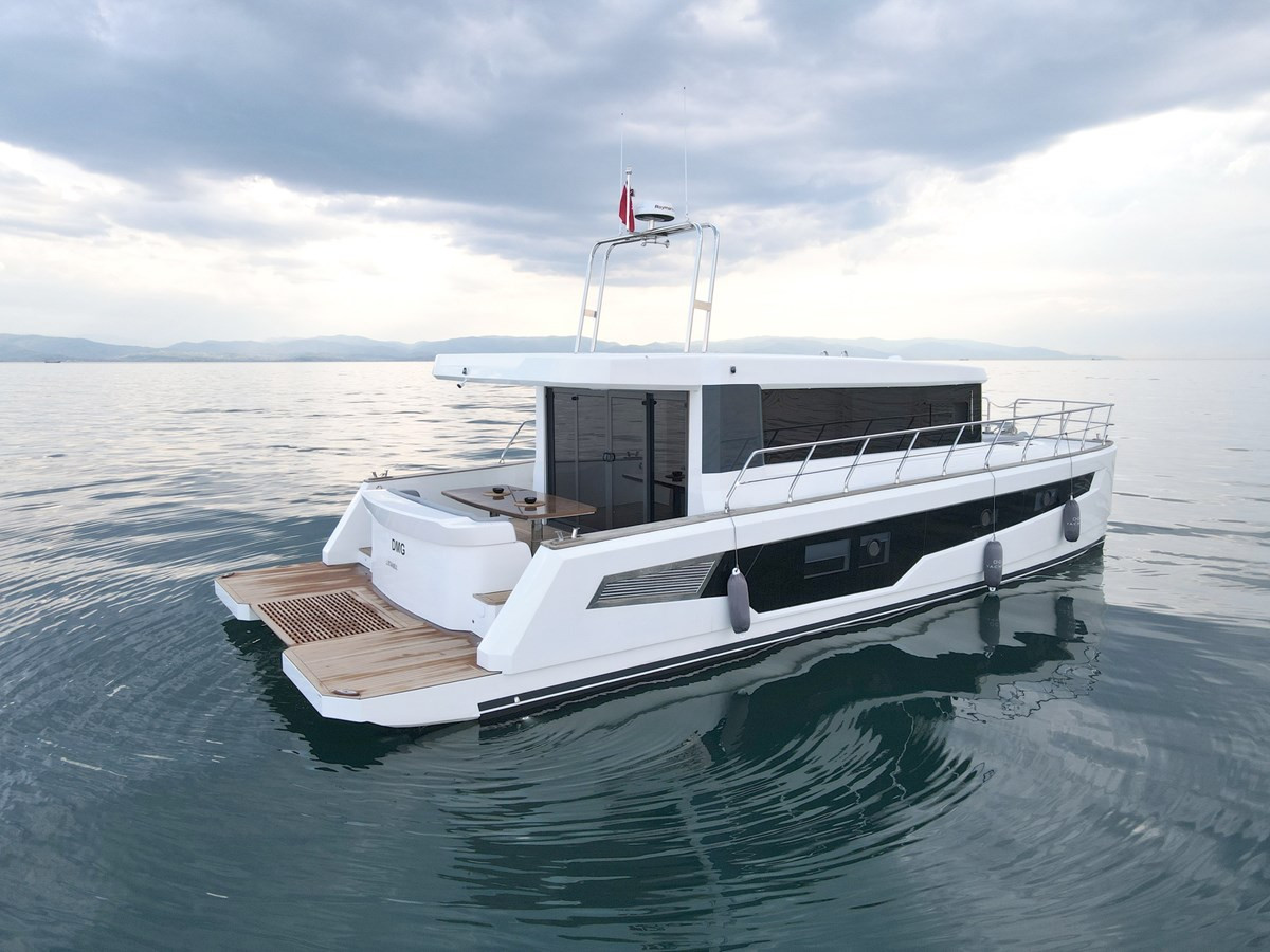 https://arconyachts.ams3.digitaloceanspaces.com/152221/conversions/large_4003007-optimize.jpg