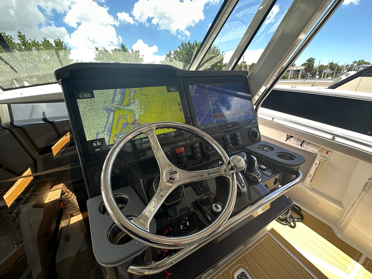 https://arconyachts.ams3.digitaloceanspaces.com/152235/conversions/large_4389674-optimize.jpg