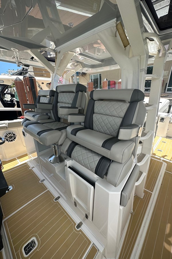 https://arconyachts.ams3.digitaloceanspaces.com/152247/conversions/large_4389678-optimize.jpg
