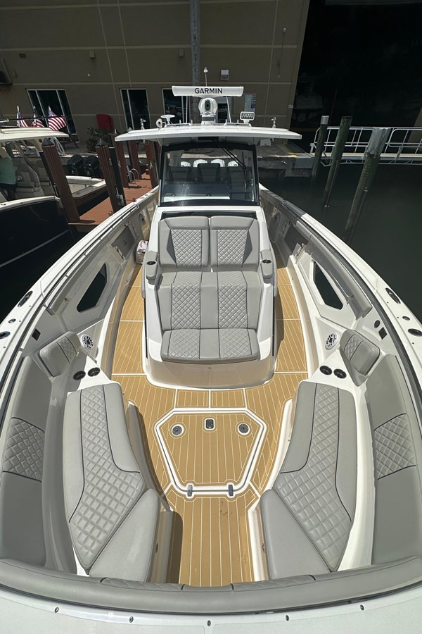 https://arconyachts.ams3.digitaloceanspaces.com/152250/conversions/large_4389679-optimize.jpg