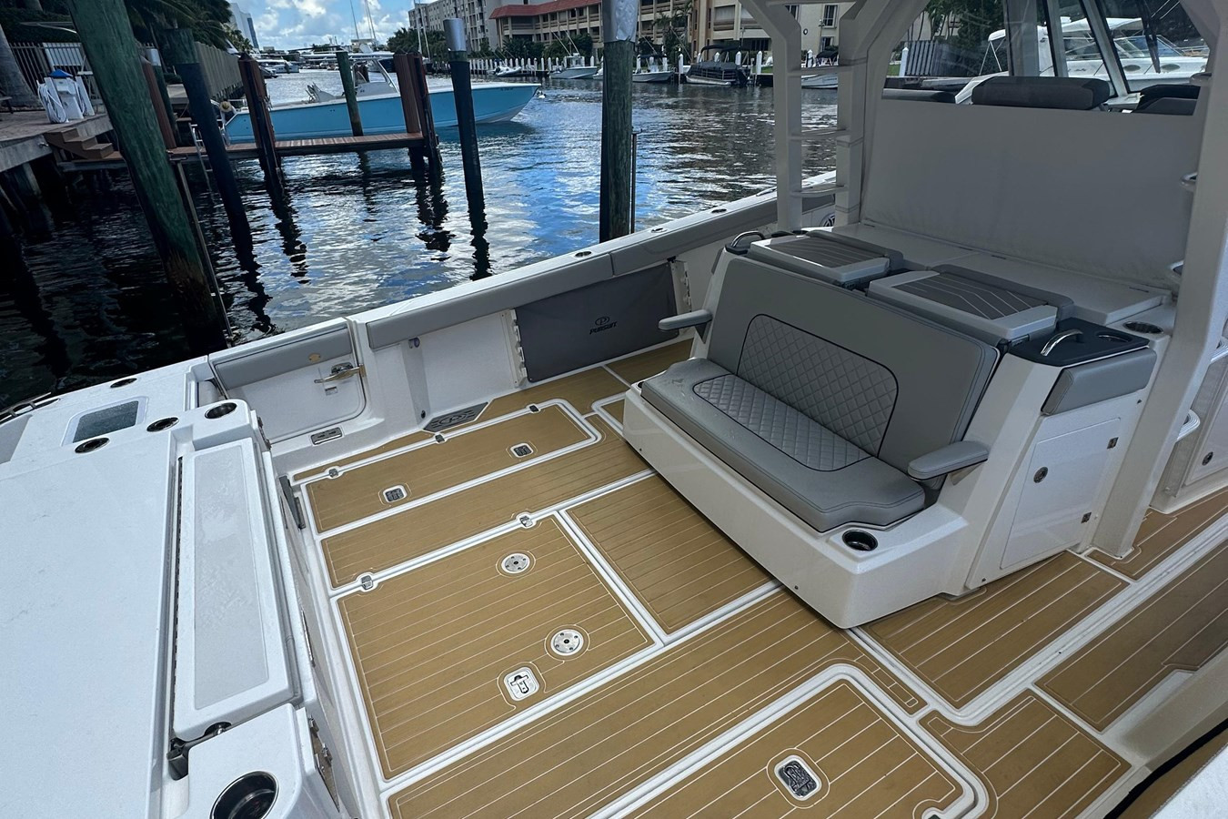 https://arconyachts.ams3.digitaloceanspaces.com/152253/conversions/large_4389680-optimize.jpg