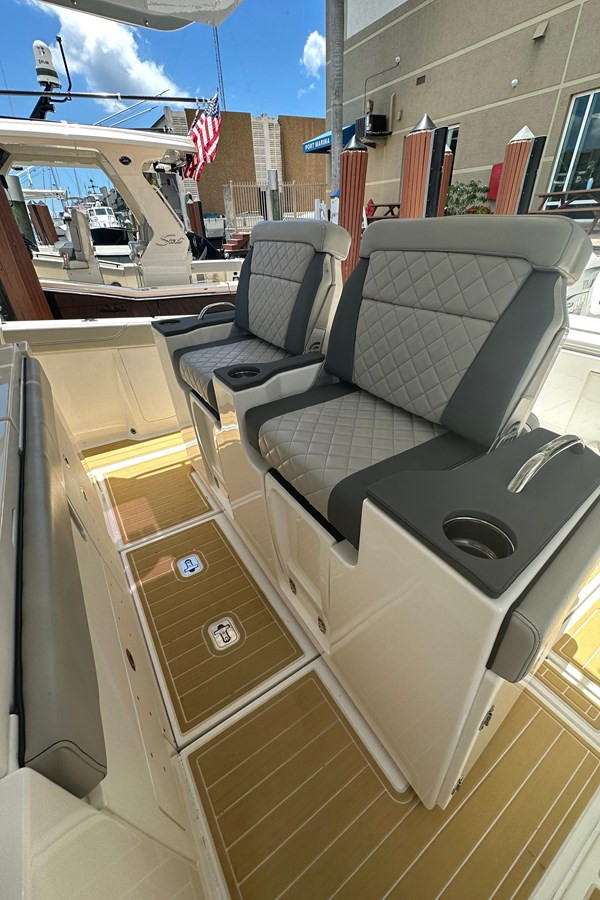 https://arconyachts.ams3.digitaloceanspaces.com/152262/conversions/large_4389683-optimize.jpg
