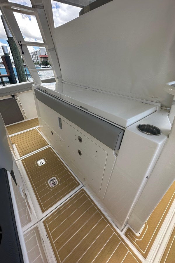 https://arconyachts.ams3.digitaloceanspaces.com/152265/conversions/large_4389684-optimize.jpg