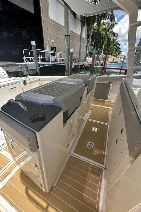 https://arconyachts.ams3.digitaloceanspaces.com/152268/conversions/large_4389685-optimize.jpg