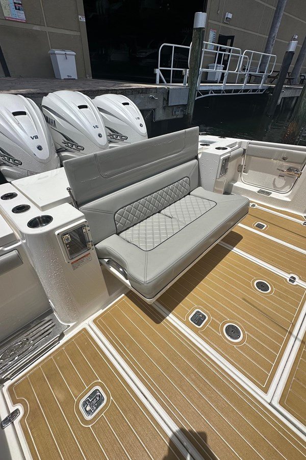 https://arconyachts.ams3.digitaloceanspaces.com/152277/conversions/large_4389689-optimize.jpg