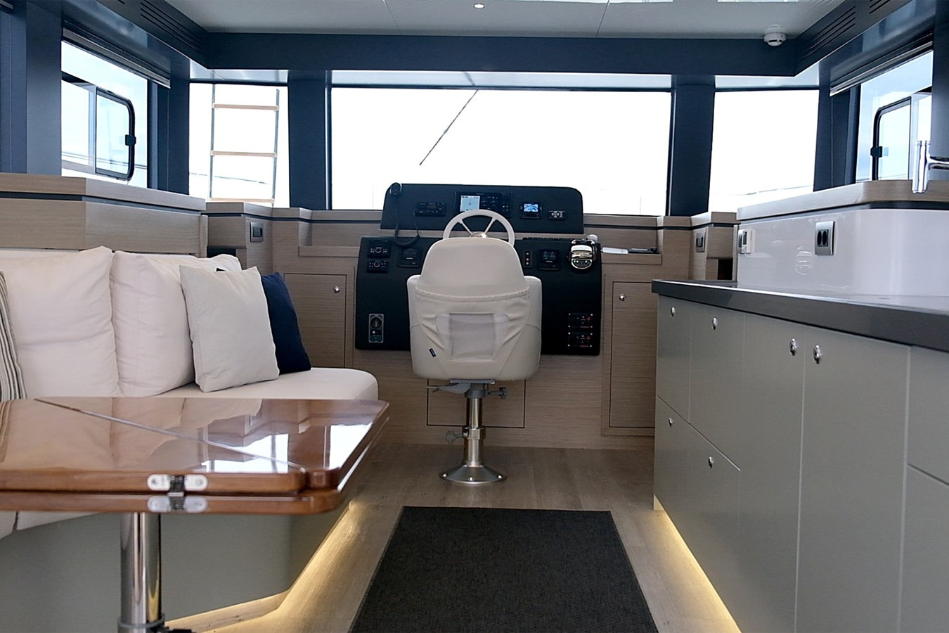 https://arconyachts.ams3.digitaloceanspaces.com/152278/conversions/large_4003026-optimize.jpg