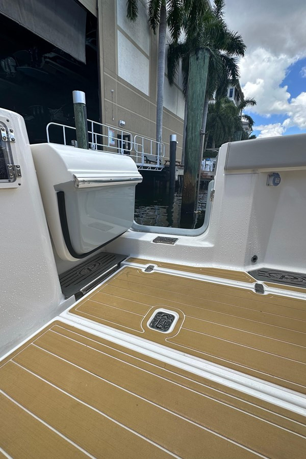 https://arconyachts.ams3.digitaloceanspaces.com/152280/conversions/large_4389690-optimize.jpg