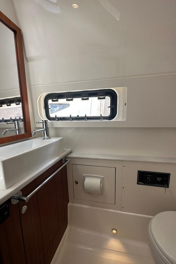 https://arconyachts.ams3.digitaloceanspaces.com/152302/conversions/large_4389698-optimize.jpg