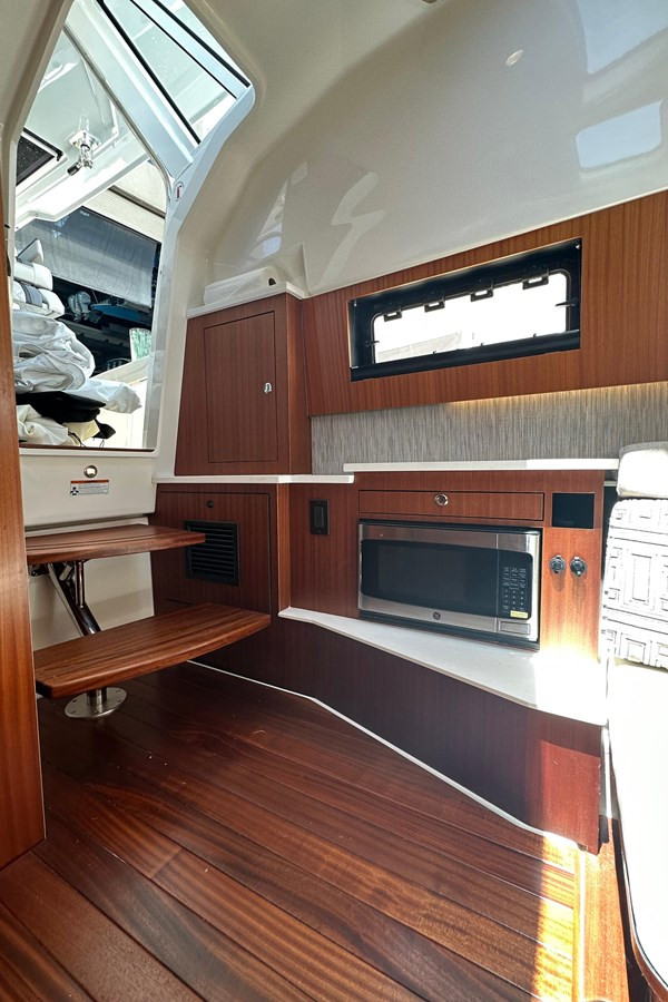https://arconyachts.ams3.digitaloceanspaces.com/152305/conversions/large_4389699-optimize.jpg