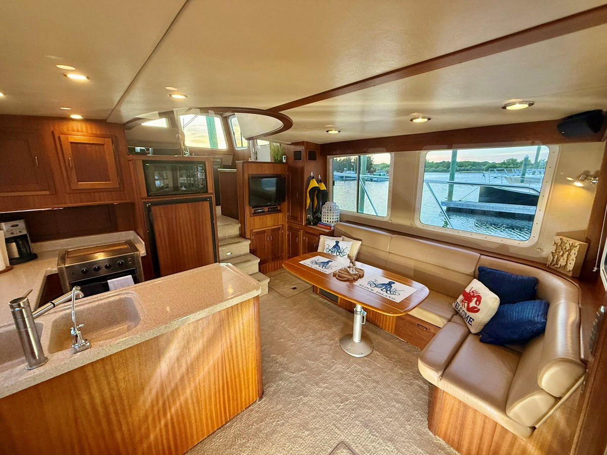 https://arconyachts.ams3.digitaloceanspaces.com/152481/conversions/large_4666943-optimize.jpg