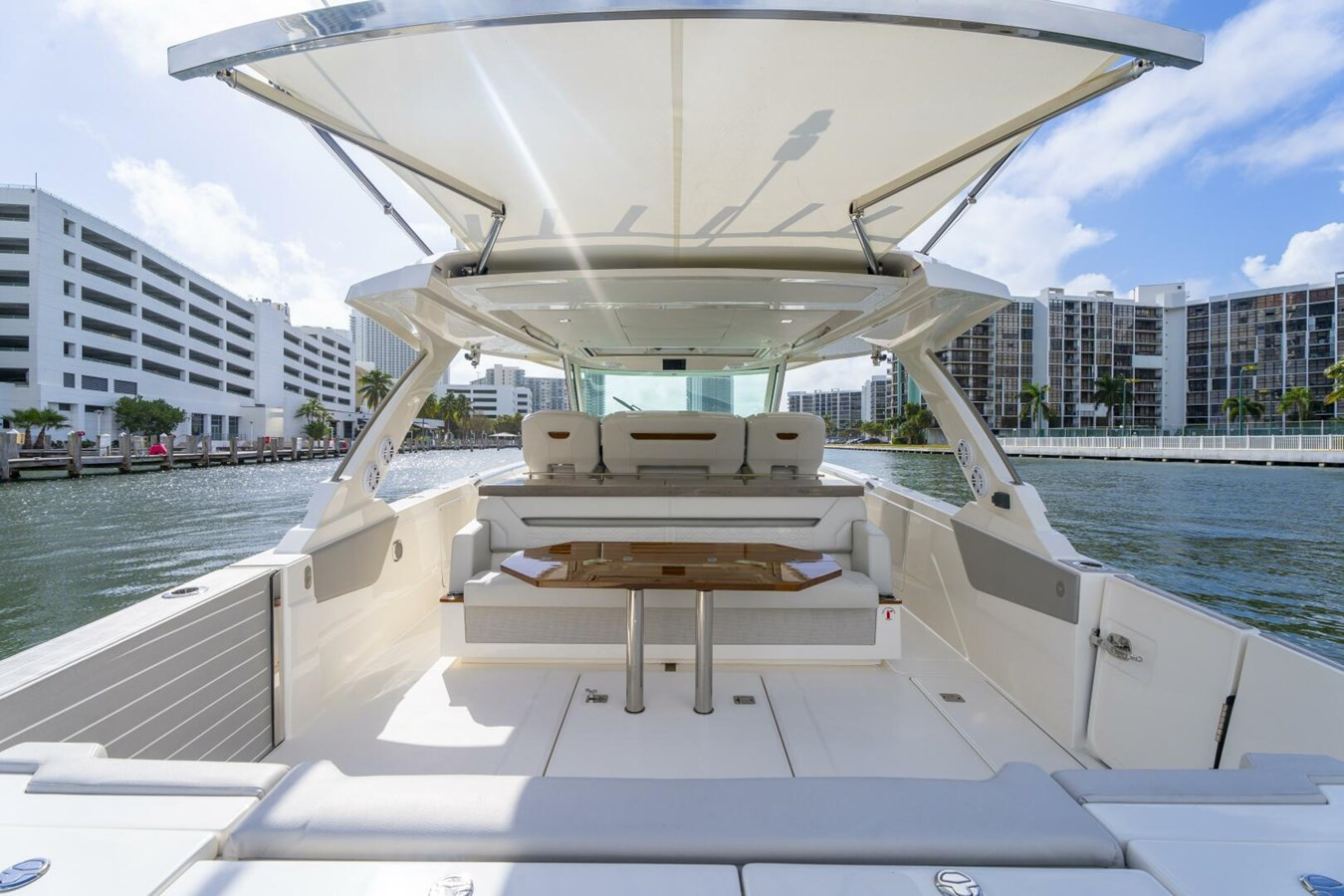 https://arconyachts.ams3.digitaloceanspaces.com/152546/conversions/large_4770823-optimize.jpg