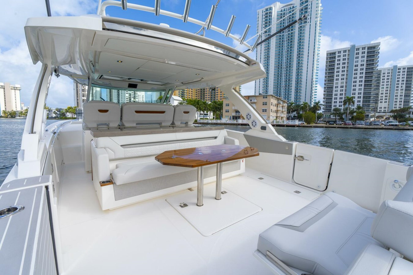 https://arconyachts.ams3.digitaloceanspaces.com/152552/conversions/large_4770825-optimize.jpg