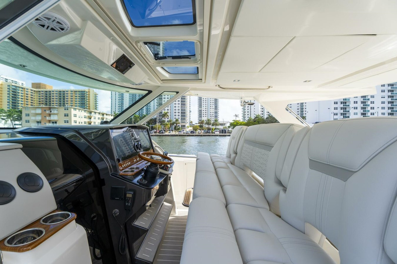 https://arconyachts.ams3.digitaloceanspaces.com/152588/conversions/large_4770838-optimize.jpg