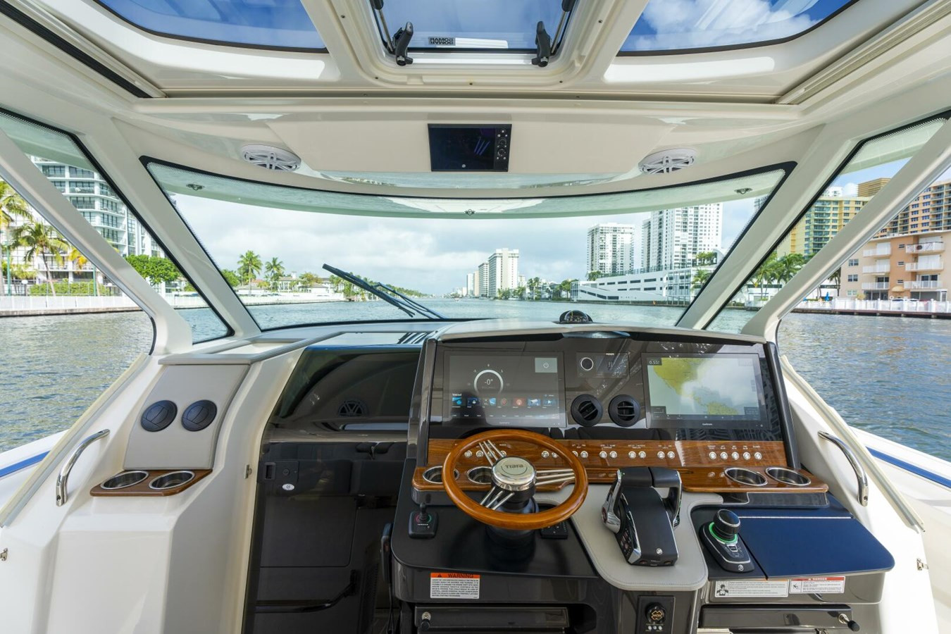 https://arconyachts.ams3.digitaloceanspaces.com/152590/conversions/large_4770839-optimize.jpg