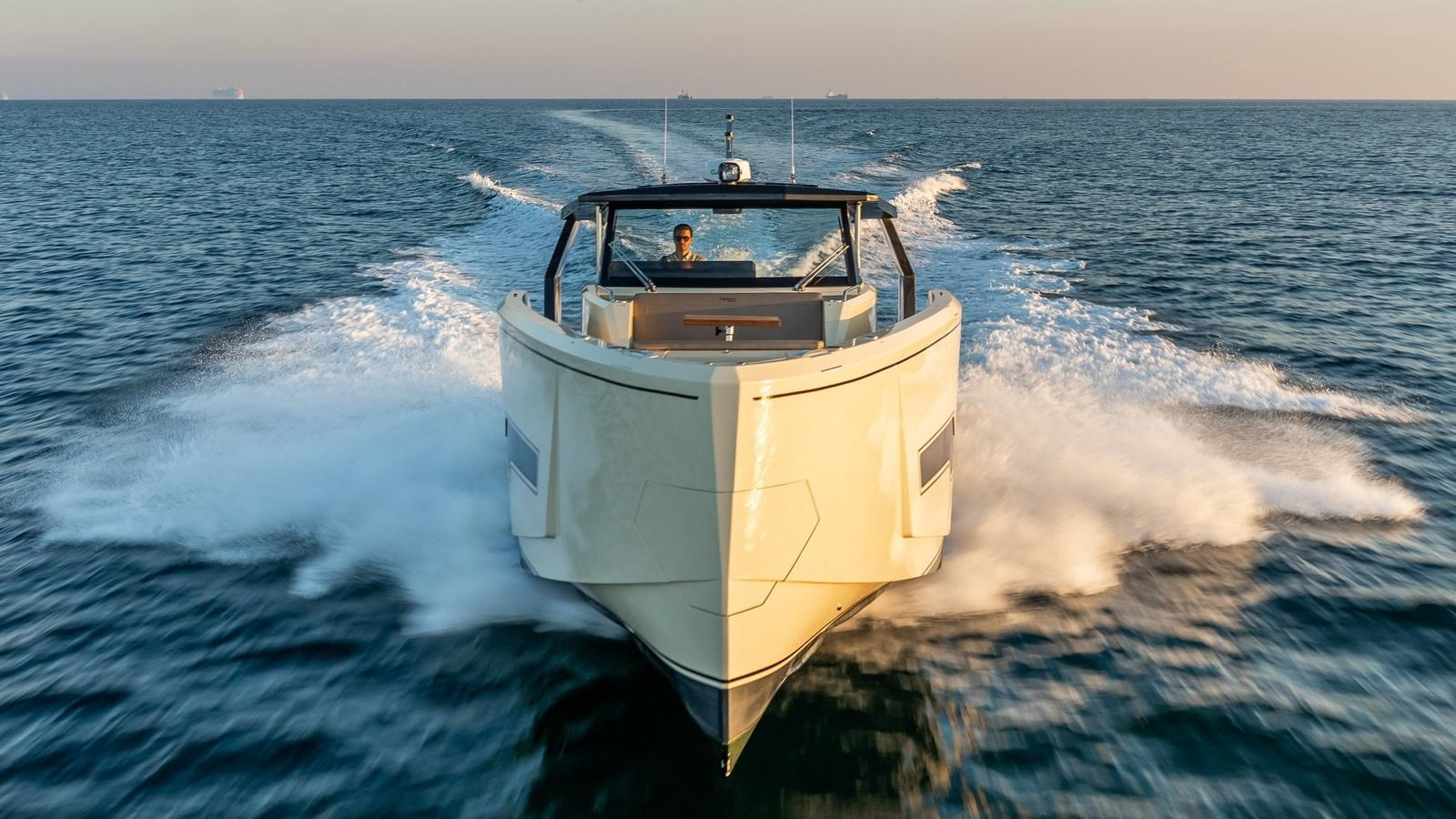 https://arconyachts.ams3.digitaloceanspaces.com/152600/conversions/large_4524445-optimize.jpg