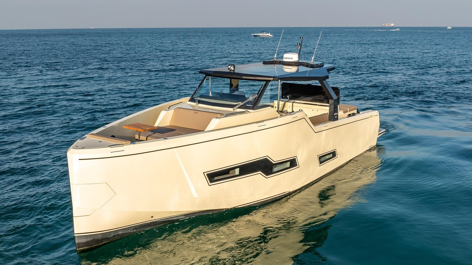 https://arconyachts.ams3.digitaloceanspaces.com/152603/conversions/large_4524446-optimize.jpg