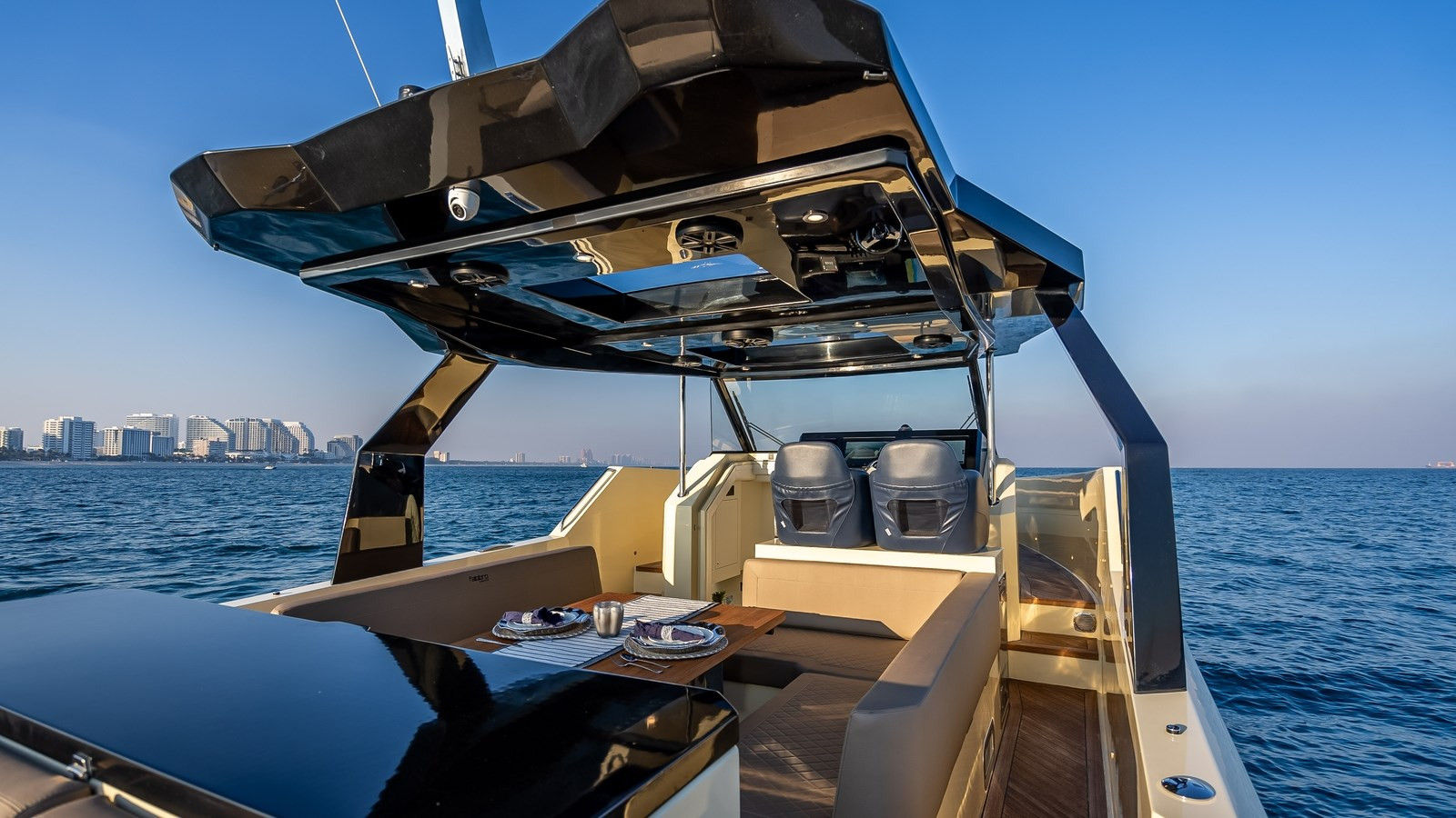 https://arconyachts.ams3.digitaloceanspaces.com/152616/conversions/large_4524450-optimize.jpg