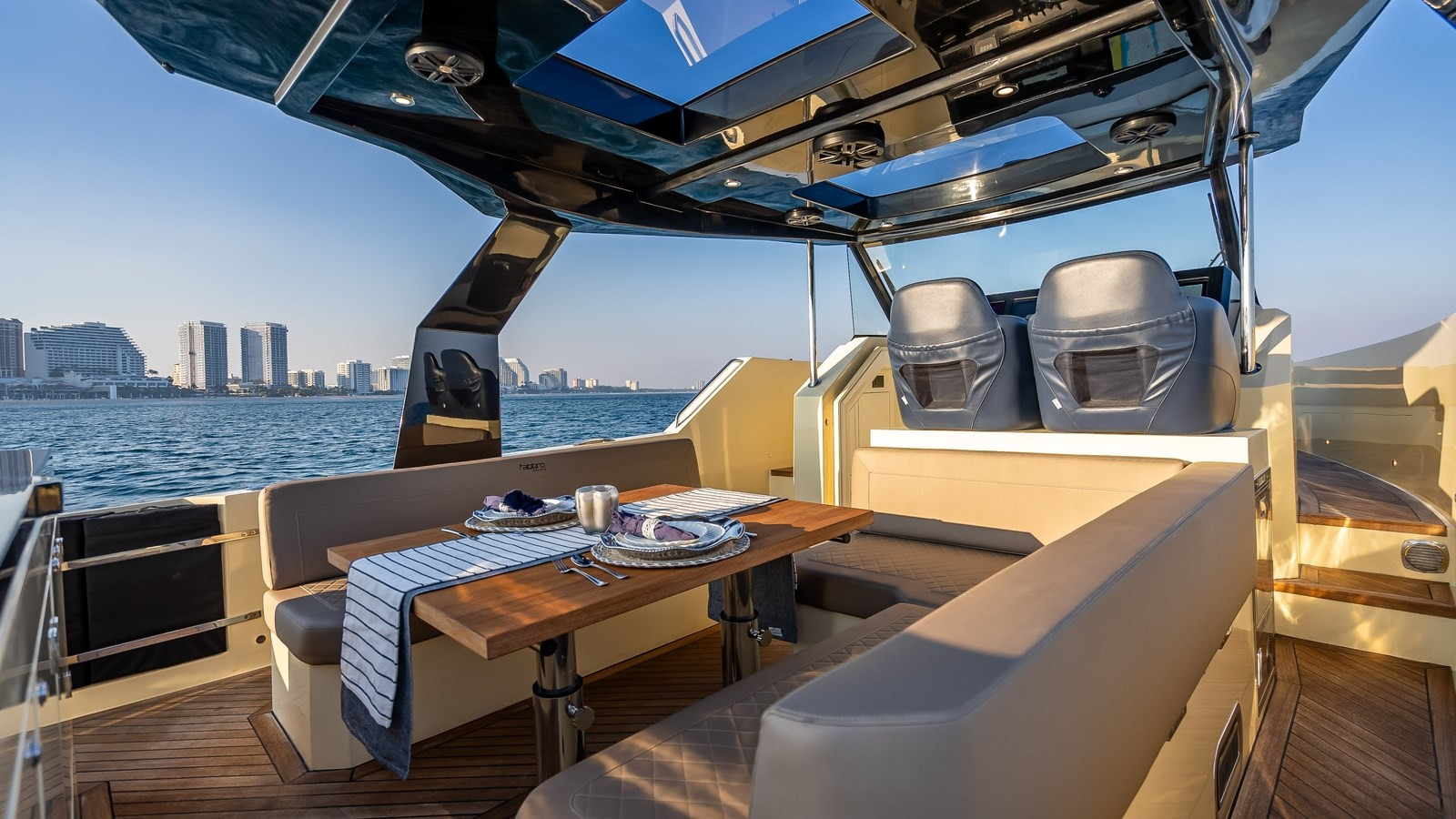 https://arconyachts.ams3.digitaloceanspaces.com/152634/conversions/large_4524456-optimize.jpg