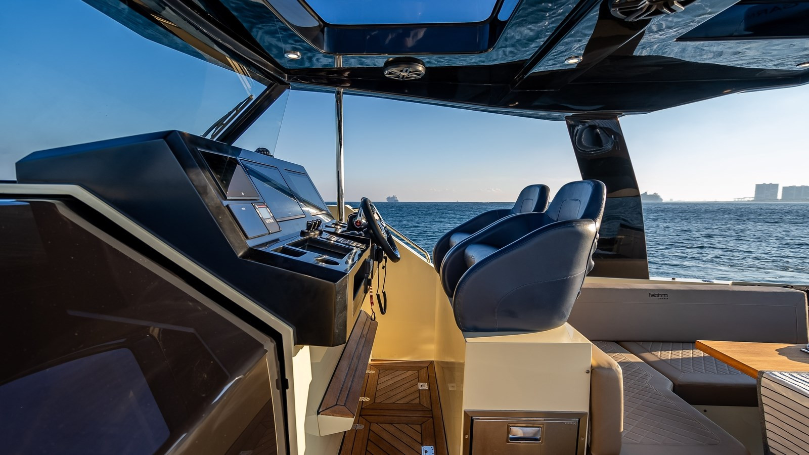https://arconyachts.ams3.digitaloceanspaces.com/152640/conversions/large_4524458-optimize.jpg