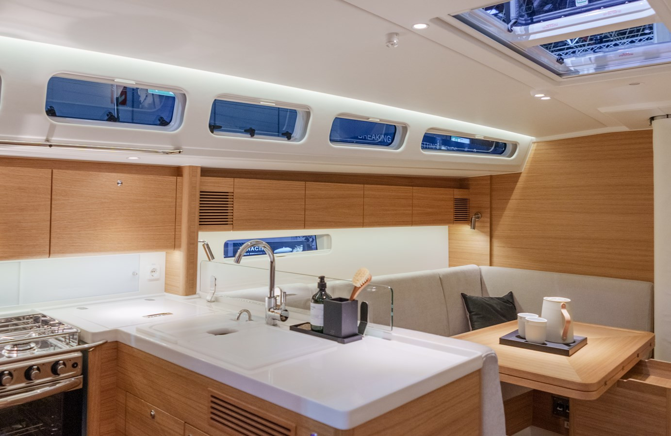 https://arconyachts.ams3.digitaloceanspaces.com/152714/conversions/large_4641259-optimize.jpg