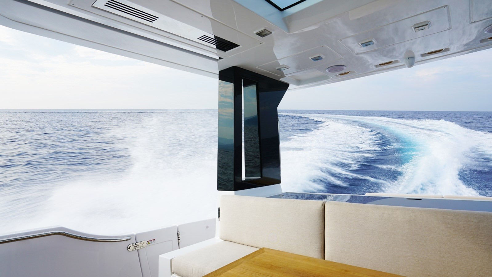https://arconyachts.ams3.digitaloceanspaces.com/152749/conversions/large_4266871-optimize.jpg