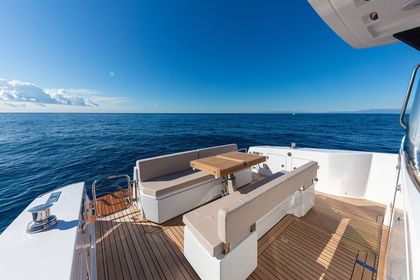 https://arconyachts.ams3.digitaloceanspaces.com/152755/conversions/large_4266873-optimize.jpg