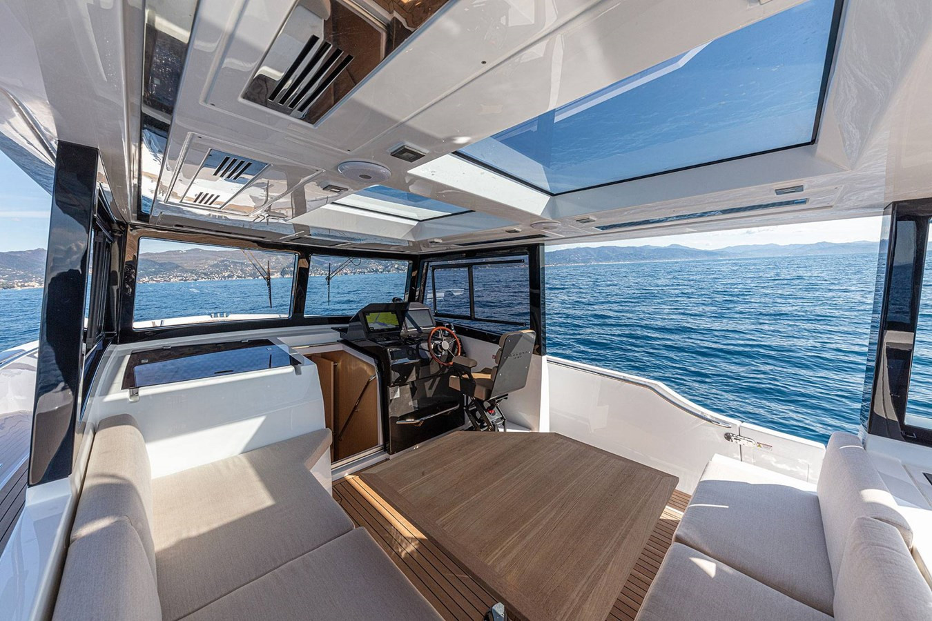 https://arconyachts.ams3.digitaloceanspaces.com/152760/conversions/large_4266875-optimize.jpg