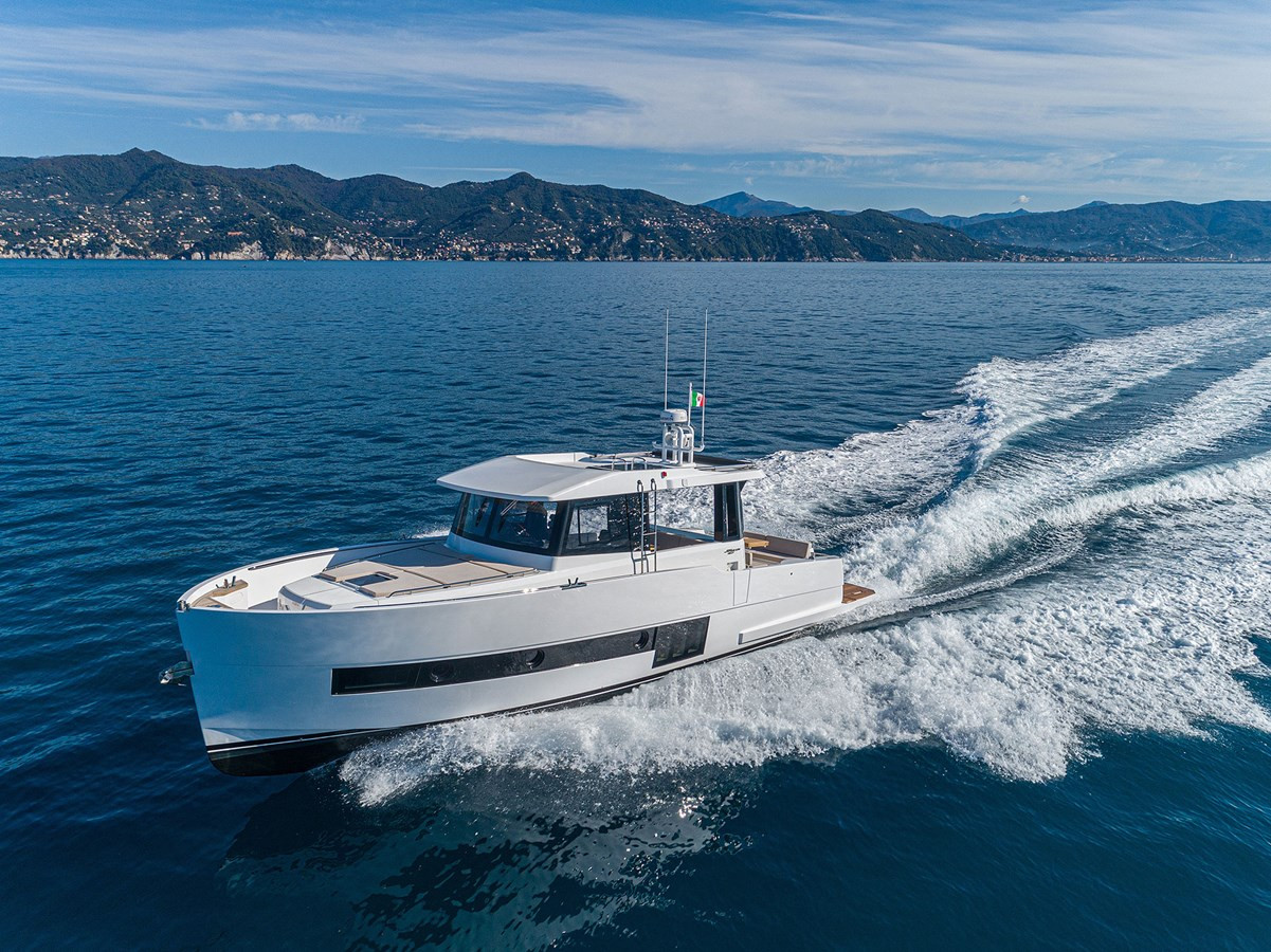 https://arconyachts.ams3.digitaloceanspaces.com/152762/conversions/large_4266876-optimize.jpg