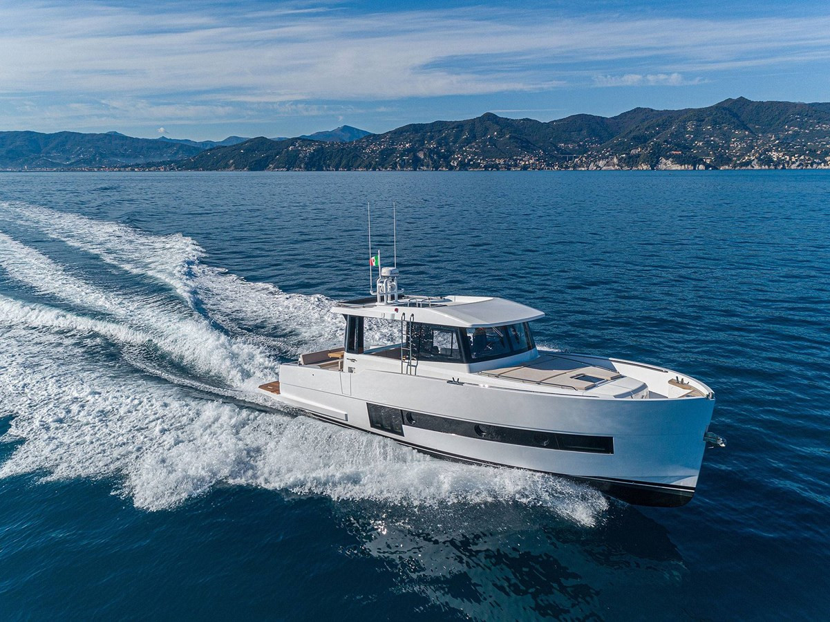 https://arconyachts.ams3.digitaloceanspaces.com/152765/conversions/large_4266877-optimize.jpg